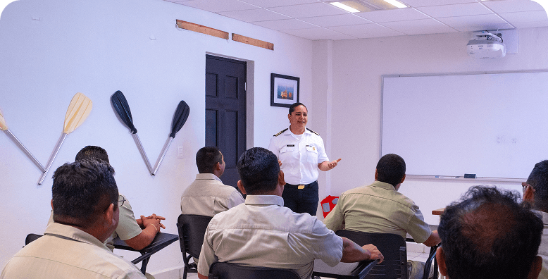 Docentes expertos en navieras y puertos internacionales